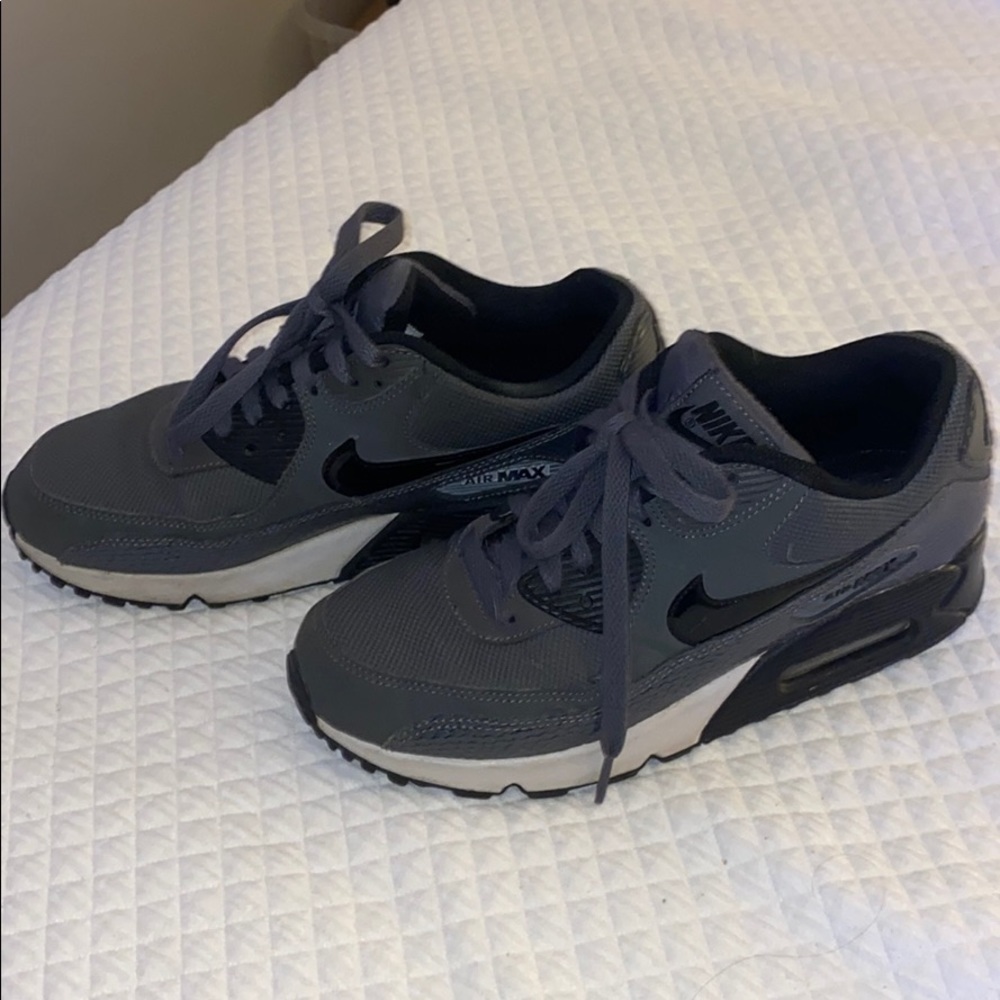 Gray Nike air max shoes size 7.5